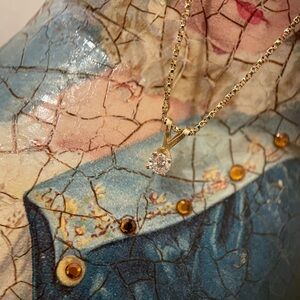 Elegant Gold Necklace with Clear Gemstone